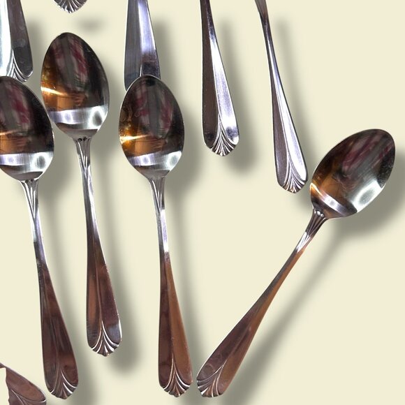 Cambridge Stainless Steel Flatware Set 12-Piece Silverware Forks & Spoons - Picture 3 of 14